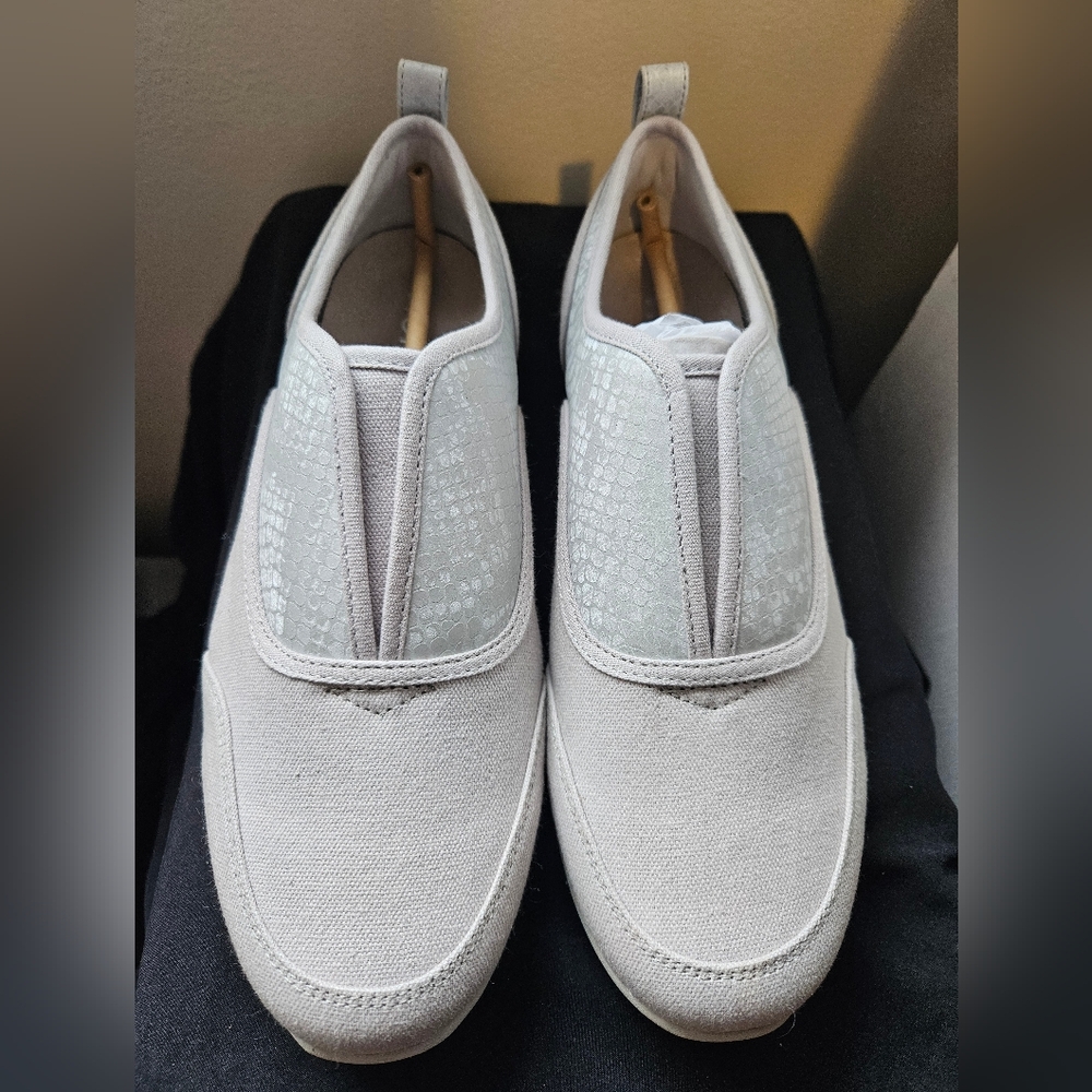 Brand new Vionic Denver Slip on shoe